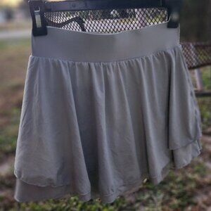 🎾NEVER WORN!🎾High-Waist Athletic Tennis Skort w/ Built-In Shorts S-Grey Silver
